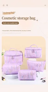5-teiliges lilafarbenes Kulturtaschen-Set mit Steppmuster und Wellenbestickung im Detail