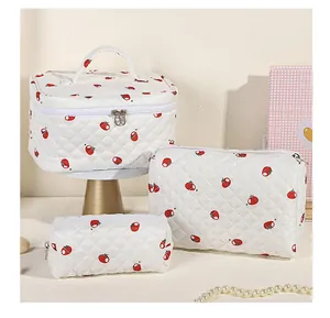 Lot de 3 trousses de maquillage matelassées blanches avec motifs tomates et fermeture éclair