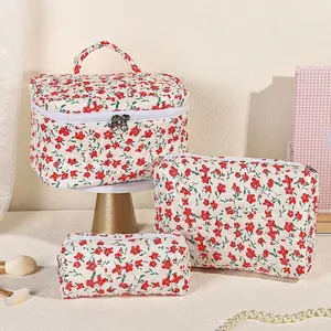 Lot de 3 trousses de maquillage matelassées à fleurs avec poignée et fermetures éclair
