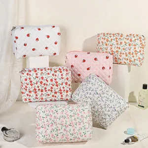 Verse Bloemen Gewatteerde Make-up Tas Pongee Katoen Grote Capaciteit Reizen Toilettas Organizer Met Rits Voor Vrouwen