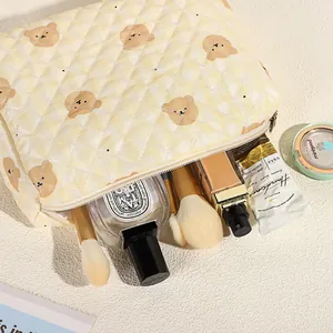 Gesteppte gelbe Make-up-Tasche mit Bärenmuster und großem Fassungsvermögen für Reisen