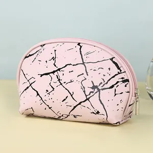 Borsa da trucco in pelle PU rosa con motivo marmoreo a forma di guscio per viaggio