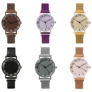 Mode Damen Quarzuhr Kollektion mit minimalistischen Metallarmbändern in sechs Farben