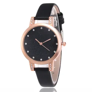 Montre élégante pour femme avec cadran étoilé, strass et bracelet en cuir noir