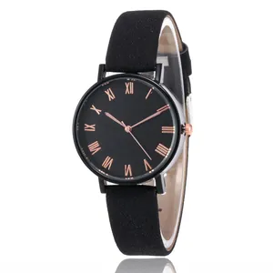 Montre quartz femme élégante avec cadran romain noir et bracelet en cuir mat souple