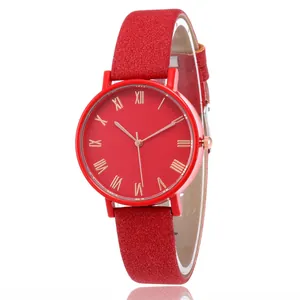 Montre quartz femme élégante avec cadran romain rouge et bracelet en cuir texturé