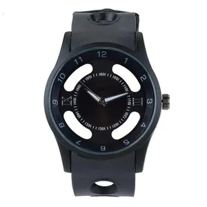 Montre de sport à quartz noire minimaliste avec grand cadran et boîtier ajouré