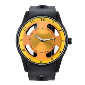 Montre de sport moderne avec grand cadran et structure squelette jaune à double anneau