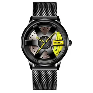 Primer plano del reloj para hombre con esfera de llanta de coche y pinzas de freno amarillas
