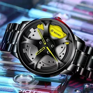 Nahaufnahme der schwarzen Felgen-Uhr mit gelbem Bremssattel und Metall-Armband