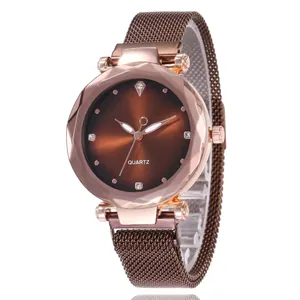 Montre à quartz élégante pour femme avec cadran marron et bracelet maille or rose
