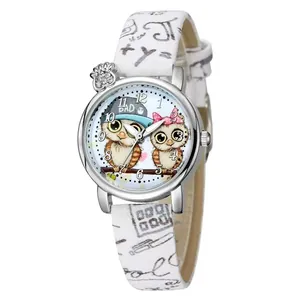 Orologio al quarzo con gufo per ragazze con cinturino in pelle bianca e ciondolo in cristallo