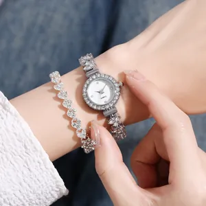 Elegante set orologio al quarzo argento e bracciale a cuore con strass da donna