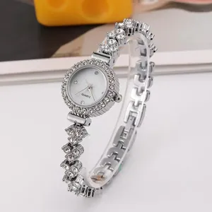 Orologio al quarzo argento da donna elegante con cristalli di strass e cinturino a catena