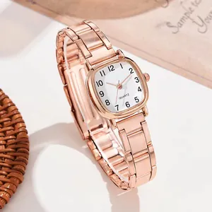 Montre à quartz élégante pour femme en or rose avec cadran blanc carré et bracelet en acier