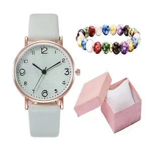 Montre à quartz pour femme avec bracelet en cuir gris et bracelet de perles colorées