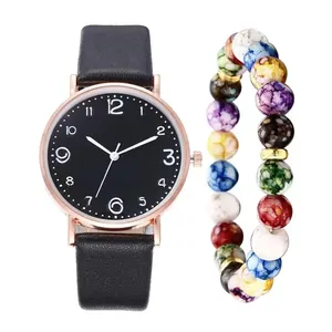 Montre à quartz minimaliste pour femme avec bracelet en cuir noir et bracelet à perles