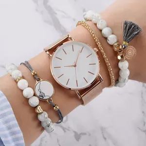 Coffret montre en maille or rose et bracelets en perles marbrées pour femme