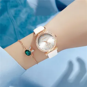 Elegante Damenquarzuhr mit weißem Lederarmband, Strasslünette und Stern-Zifferblatt