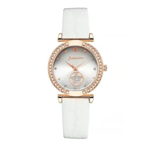 Detail einer roségoldenen Uhr mit Strass-Lünette und weißem Krokodil-Lederarmband