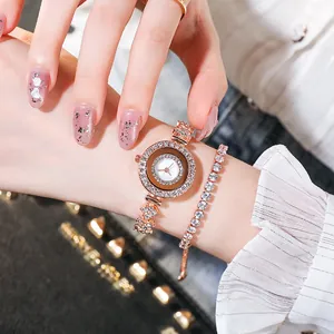 Elegantes Set aus roségoldener Quarzuhr mit Diamantlünette und passendem Tennisarmband