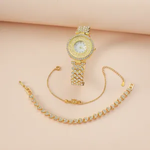 Coffret montre femme dorée avec strass et ses bracelets assortis en cœur et perles
