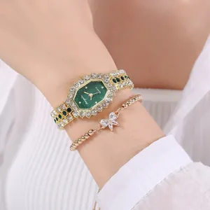 Coffret montre quartz émeraude et bracelet papillon en cristal pour femme finition dorée