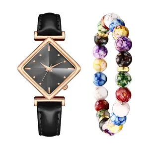Rhombus Uhr in Roségold mit schwarzem Lederband und bunter Perlenarmband-Kombination