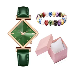 Damenuhr-Set mit grünem Rauten-Zifferblatt, Lederarmband, Perlenarmband und rosa Geschenkbox