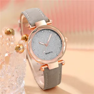 Montre à quartz élégante pour femme en or rose avec cadran pailleté argent et bracelet gris