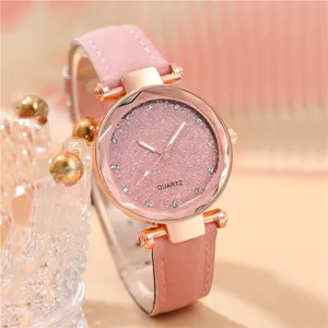 Montre femme à cadran pailleté rose avec boîtier or rose et bracelet en cuir mat