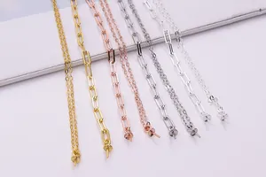 Dettaglio di componenti per bracciali in argento S925 con basi per perle in tre colori