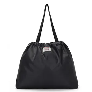 Schwarze wasserfeste Shopper-Tasche mit Kordelzug und großem Fassungsvermögen