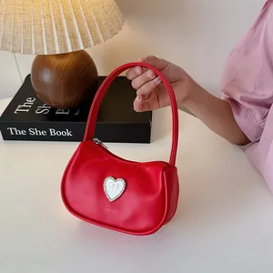 Rote PU-Leder Handtasche für Damen mit funkelnder herzförmiger Strassschnalle und Reißverschluss