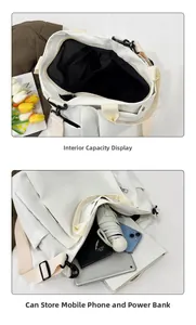 Vue détaillée de l'intérieur d'un grand sac fourre-tout en toile blanche spacieux