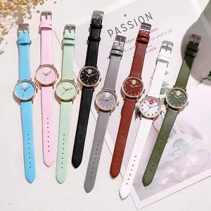 Set de ocho relojes minimalistas con diseño de margaritas y correas de cuero sintético