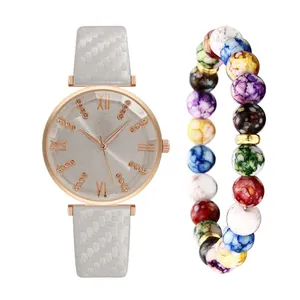 Set orologio al quarzo con cinturino in pelle grigia e bracciale di perline colorate