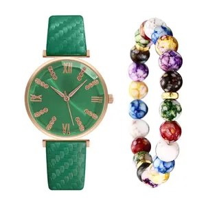 Set orologio con cinturino in pelle verde e quadrante romano con bracciale di perle