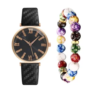 Dettagli di orologio al quarzo in oro rosa con cinturino in pelle e set di bracciali