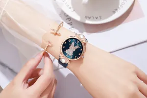 Orologio donna oro rosa con quadrante a coniglio, cinturino blu e bracciale a ape