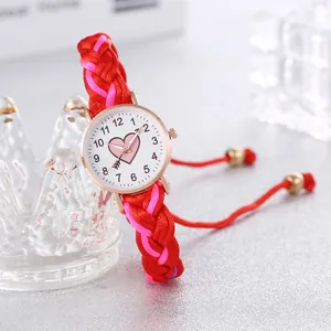Mode Damen Quarzuhr Handgefertigtes Geflochtenes Seilband Roségold Legierung Gehäuse Herzmuster Zifferblatt Lässige Mädchen Armbanduhr Schmuck