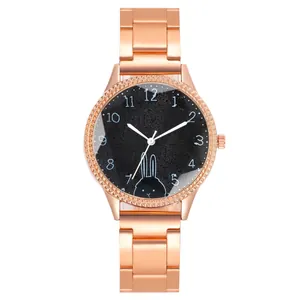 Montre quartz femme en or rose avec cadran noir et motif de lapin de dessin animé mignon