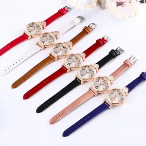 Coffret montres quartz femme avec accents cœur diamant et bracelets en cuir colorés