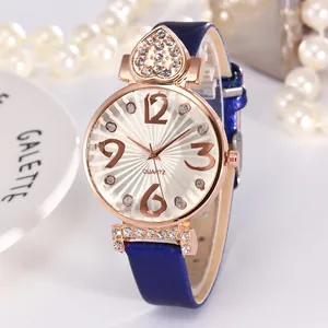Montre quartz femme avec bracelet en cuir bleu et cadran diamanté en forme de cœur rose
