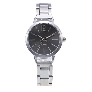 Montre à quartz argentée pour femme avec cadran gris foncé et bracelet en acier inoxydable