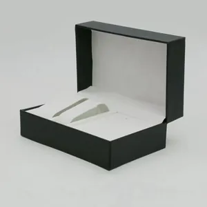 Estuche de joyería de cuero PU negro con cojín para reloj y forro blanco