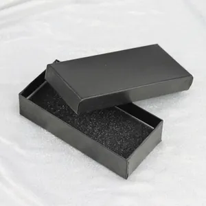 Caja de regalo para joyas en cuero PU negro texturizado con tapa e inserto de esponja