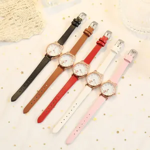 Orologi da donna con orecchie di gatto, cinturini in pelle colorata e quadranti bianchi