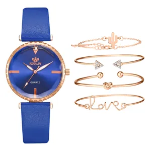 Détail d'un coffret montre femme bracelet bleu et quatre bracelets en or rose