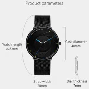 Details van herenhorloge met camerasluiter wijzerplaat en zwarte mesh horlogeband